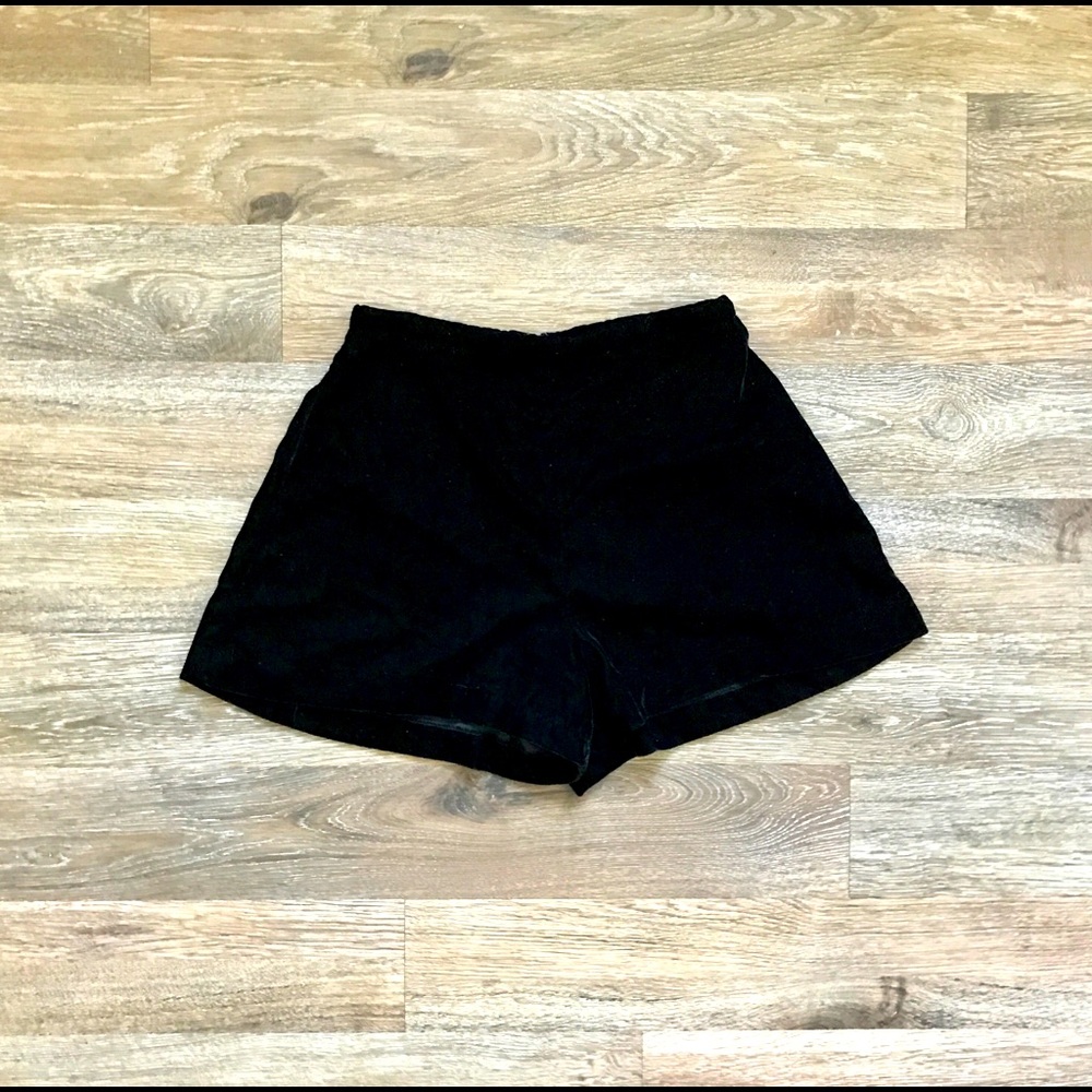 Reformation Velvet Shorts XXS/23